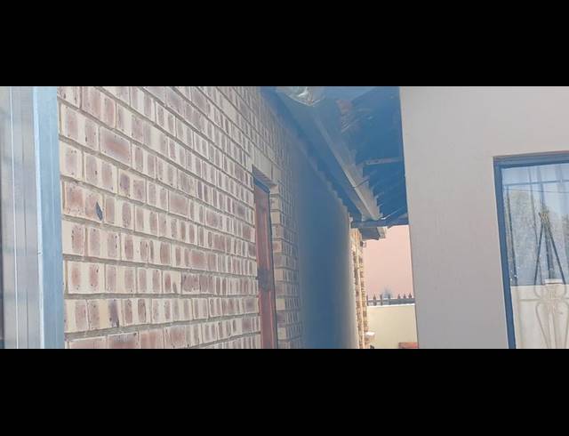 3 BEDROOM HOUSE FOR SALE IN CLAYVILLE